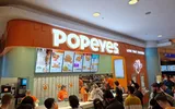 Ce salariu câștigă un angajat la Popeyes! Concurentul KFC îi platește pe lucrătorii din restaurantele din mall cu venituri destul de mici pe lună!