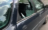 Bătaie în trafic, la Galaţi. Un şofer a spart cu o bordură geamurile altei maşini, scandalagiii au fost săltaţi de poliţie VIDEO