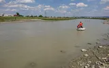 Dublă tragedie în Neamţ. Tânărul care a sărit în râul Moldova să-şi salveze sora, găsit mort. Fata s-a stins la spital