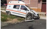 Accident cu ambulanţa în Arad. Şoferul autospecialei a fost trasportat de urgenţă la spital