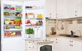 Cum poate consuma frigiderul mai puţin curent, deşi este în priză nonstop