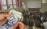 Burse de cel puțin 1.000 de euro pentru studenții români. S-a decis în ultima şedinţă de Guvern