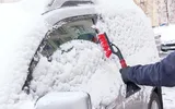 Atenție, șoferi! Puteți primi amenzi uriașe dacă nu vă curățați zăpada de pe mașini