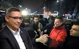 Victor Ponta îl ironizează pe Klaus Iohannis. „Nu vine în geacă roşie să protesteze?”