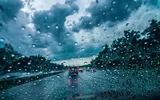 Ploaie torenţială pe A2 Bucureşti-Constanţa. Poliţiştii rutieri atrag atenţia şoferilor asupra pericolului de acvaplanare