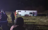 Accident îngrozitor pe DN 25 cu un microbuz în care se aflau 10 persoane. O persoană a murit, mai multe au fost rănite