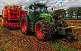 Tractoriștii nu mai trebuie să dețină permis de conducere. Senatul a eliminat obligația pentru această categorie de autovehicule