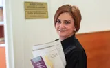 Cea mai dură judecătoare din România le face praf pe vedetele din showbiz. „Şi tot apar, trăi-le-ar familiile, toate tutele astea!”
