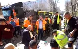 VIDEO Piedone ia masa pe șantier, cu muncitorii care toarnă asfalt: ”Ia și tu ce găsești, parizer, salam, șuncă, ceapă”