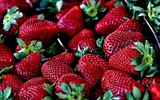 S-au umplut piețele de căpșuni românești! Cât trebuie să scoți din buzunar dacă vrei să te bucuri de aceste fructe absolut delicioase