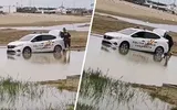 Imagini virale pe Litoral! Mașină a Poliției Locale, împotmolită pe plajă. VIDEO