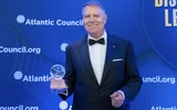 Iohannis a primit premiul Distinguished International Leadership, acordat de Consiliul Atlantic: „SUA nu au un aliat mai bun decât România, care s-a aflat cu adevărat în prima linie în eforturile de a ajuta Ucraina” FOTO, VIDEO