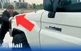 ”Războinicul TikTok” Ramzan Kadîrov, filmat în timp ce împinge un SUV, ca răspuns la ironiile apărute după ce a gâfâit urcând scările
