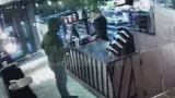 Jaf armat la o cafenea din Suceava. Vânzătoare amenințată cu pistolul de un tânăr care a golit de bani casa de marcat