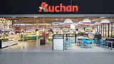 Amenzi de 750.000 lei de la ANPC pentru 50 de magazine Auchan. Vindeau produse expirate, fructe şi legume cu mucegai, aveau rafturi murdare