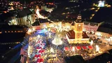 FOTO S-au aprins luminiţele în Piaţa Sfatului din Braşov. În Bucureşti, se dau amenzi mari la Târgul de Crăciun