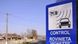 Un șofer a fost amendat pentru că nu avea o rovinietă valabilă, chiar dacă mașina era transportată pe platformă