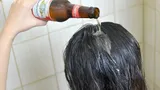 Ce se întâmplă dacă te speli cu bere pe cap. Nu o să îți vină să crezi ce se va întâmpla cu părul tău