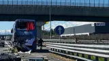 Autocar plin cu români, implicat într-un accident cu un TIR, în Italia. Autostrada A4 Torino-Milano a fost blocată