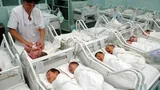 Reacția șocantă a medicului după ce a încurcat doi bebeluși în maternitate: „Mi-a spus în față că trebuie să zic mersi”. A fost depusă o plângere penală