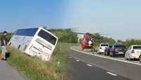 UPDATE A fost activat Planul ROȘU de intervenție pe Autostrada A2. Un autocar cu 22 de copii și șase adulți s-a răsturnat – patru răniți și un decedat