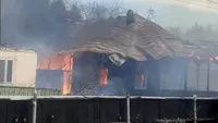 Incendiu devastator în Vrancea. 32 case de lemn s-au făcut scrum la Soveja. Guvernul va acorda ajutoare de urgenţă FOTO şi VIDEO