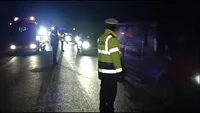 O adolescentă de 14 ani cu un copil, călcată de o mașină cu pâine