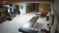 Opt români au fost arestați după ce au jefuit o fabrică de bijuterii din Italia