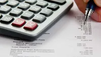 Salariile bugetarilor nu vor fi majorate de la 1 ianuarie 2027. Veniturile vor depinde de noua lege a salarizării