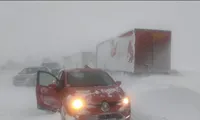 Ședință de urgență la Guvern: Cod portocaliu de ninsori și viscol în București și sud-estul țării