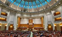 Funcționarii publici din Camera Deputaților contestă noua lege a salarizării și se pregătesc de grevă generală