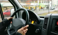 Permisul auto pentru seniori, în centrul unei controverse europene. Elveția propune schimbarea completă a testelor după 75 de ani