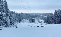 Prețurile din stațiunea Poiana Brașov, mai mari decât anul trecut. Cât trebuie să plătească turiștii pentru o zi la schi