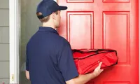 Inteligența artificială i-a răpit job-ul. Povestea unui inginer care avea un venit anual de 150.000 de dolari, iar acum livrează mâncare