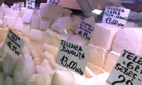 Ce ar trebui să știm despre brânza mixtă din piețe. Avertismentul specialiștilor: „Să învățăm să interpretăm etichetele”