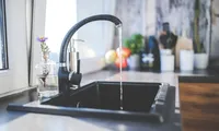 Orașul din România unde apa de la robinet e interzisă. Autoritățile încearcă să găsească o soluție