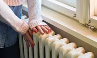 Facturile mari îi țin pe români cu centralele oprite, deși temperaturile au scăzut: „Deocamdată, mai stăm îmbrăcați”