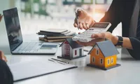 Boom imobiliar în 2025: Creditele ipotecare explodează, dar capcanele ascunse rămân!