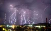 Avertizare de fenomene meteo extreme transmisă de ANM. Grindină şi vijelii în toată România