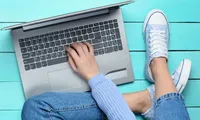 Generația Z ține de bani. 2 din 5 tineri preferă rate săptămânale sau lunare