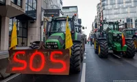 Bruxelles: fermierii blochează orașul, poliția intervine cu gaze lacrimogene și tunuri cu apă