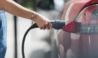 UE renunță la interzicerea totală a mașinilor pe benzină și diesel după 2035. Doar combustibilii regenerabili vor fi acceptați