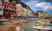 Capri pentru cunoscători: golfuri ascunse, peșteri secrete și luxul mediteranean