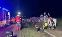 Accident grav la Tutova: un mort și 15 răniți după răsturnarea unui autocar cu 44 de pasageri