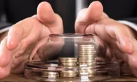 Depozitele românilor continuă să crească, dar inflația reduce câștigul real