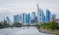 Analiză EY: România urcă în topul investițiilor străine directe în Europa, în timp ce piața regională încetinește