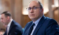 Mihai Dimian renunță la salariul de ministru și îl donează după valul de critici privind o dezbatere din Parlament