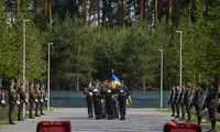 Reabilitarea unor figuri controversate ale naționalismului ucrainean de către Volodimir Zelenski a stârnit indignare din partea Israelului și a Poloniei