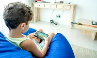 Raport al Comisiei Europene: Rețelele sociale și inteligența artificială pot afecta grav sănătatea și dezvoltarea copiilor