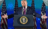 Trump se proclamă salvatorul SUA: „Acesta nu este un sfârşit, ci doar începutul epocii de aur a Americii”